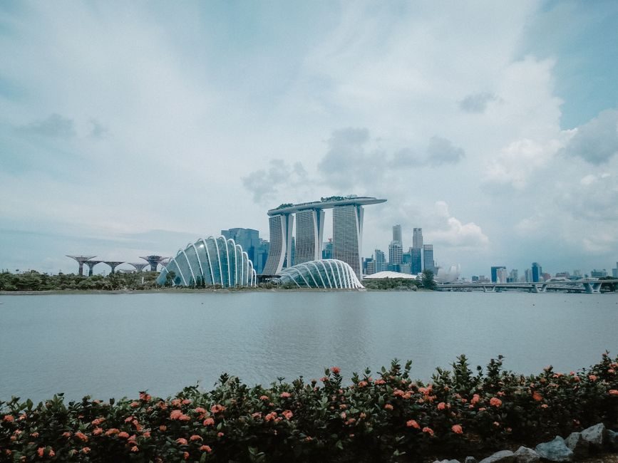 Singapore Marina Bay skyline at night